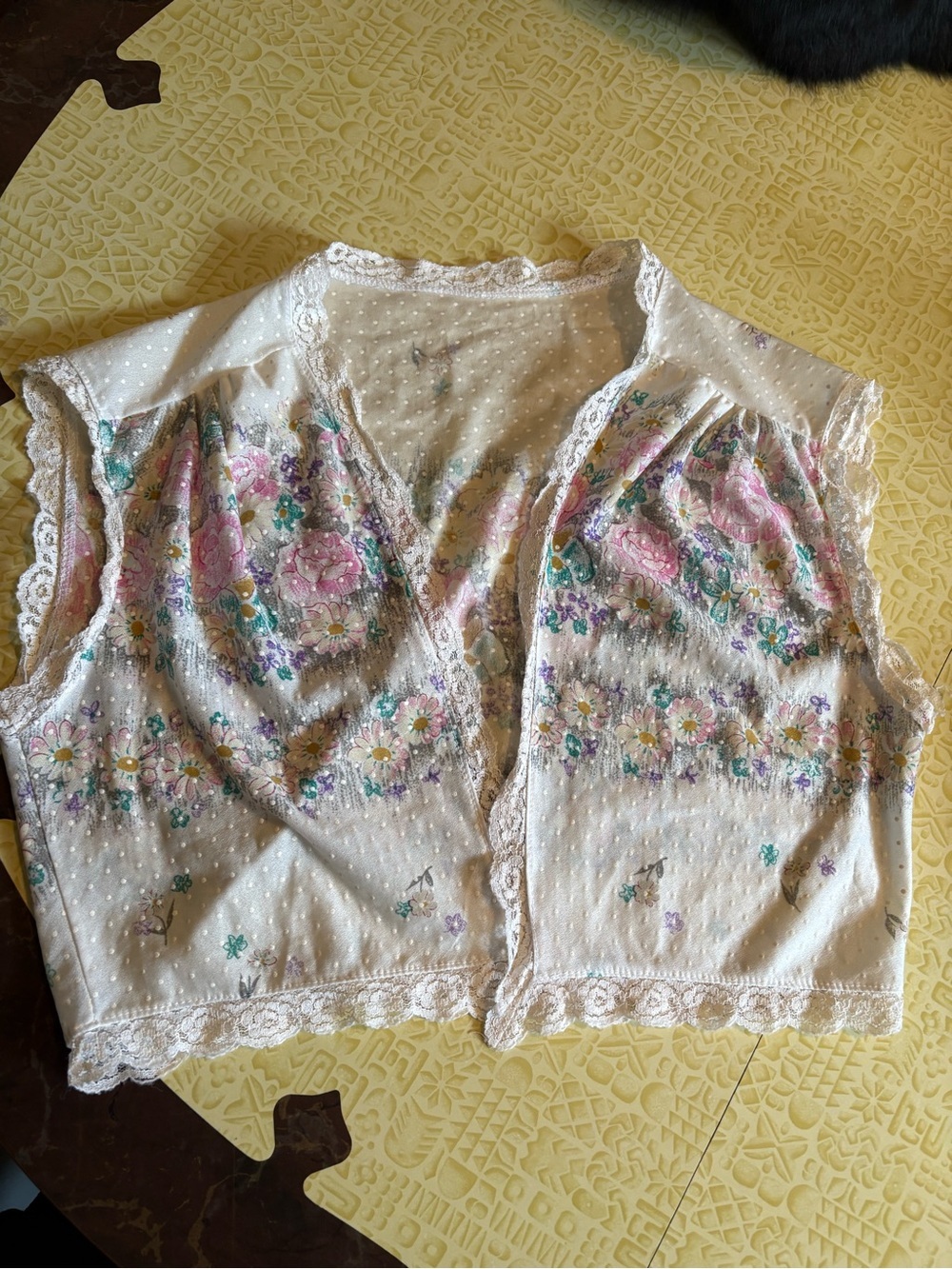 Vintage Lightweight Floral Lace-Trim Sleeveless Top - Cream & Pastel Floral